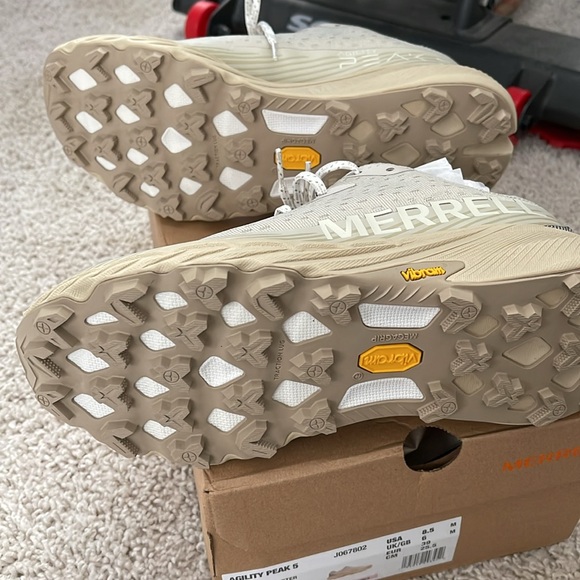 Brand New!!! Merrell 8.5 (fits traditional women’s 9.) - Picture 2 of 5